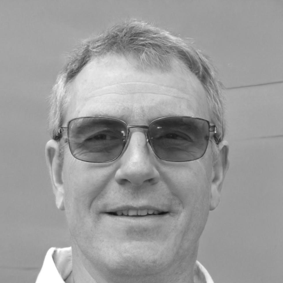 Retrato profesional de instructor experto en presentaciones financieras